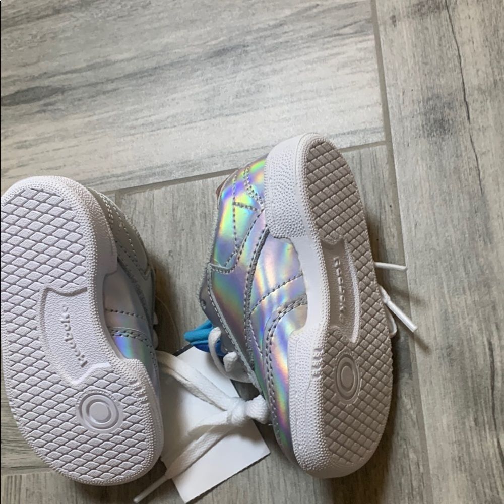 Reebok Silver and White Sneakers with Wonder Woman Accents Size 5 Baby - Picture 6 of 6